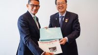 Menparekraf Sandiaga Uno bertemu dengan Menteri Pertanahan, Infrastruktur, Transportasi, dan Pariwisata Jepang Tetsuo Saito di Tokyo Prince Hotel 3-Chome-3-1 Shibakoen, Minato City, Tokyo, Jepang.