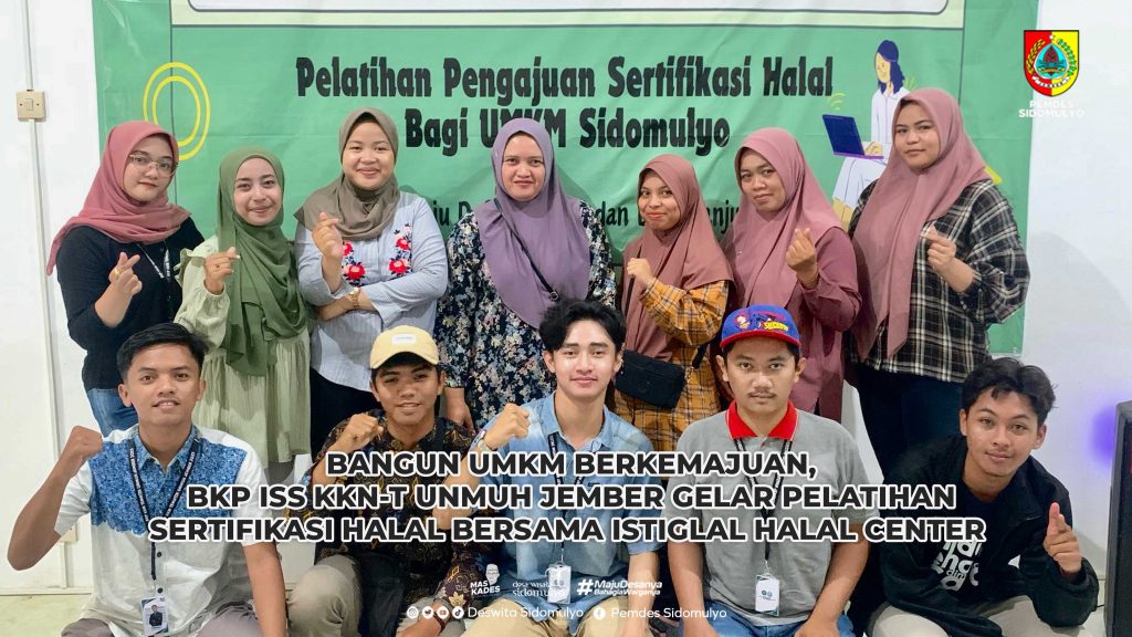 Foto bersama kelompok KKN Tematik Unmuh Jember dalam acara Pelatihan Sertifikasi Halal Bagi UMKM Sidomulyo untuk bangun UMKM berkemajuan