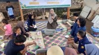 Dwi Kusuma Purnamasari selaku Dosen Fakultas Peternakan saat mengenalkan budidaya Maggot BSF untuk  kurangi limbah organik di Desa Bayan. Dwi Kusuma Purnamasari selaku Dosen Fakultas Peternakan saat mengenalkan budidaya Maggot BSF untuk kurangi limbah organik di Desa Bayan.