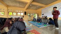 Pemaparan Materi: Mahasiswa KKN-PMD Unram saat mengedukasi pencegahan pernikahan dini di Yayasan Miftahul Ali, Desa Wajageseng (12/1/2024). Pemaparan Materi: Mahasiswa KKN-PMD Unram saat mengedukasi pencegahan pernikahan dini di Yayasan Miftahul Ali, Desa Wajageseng (12/1/2024).