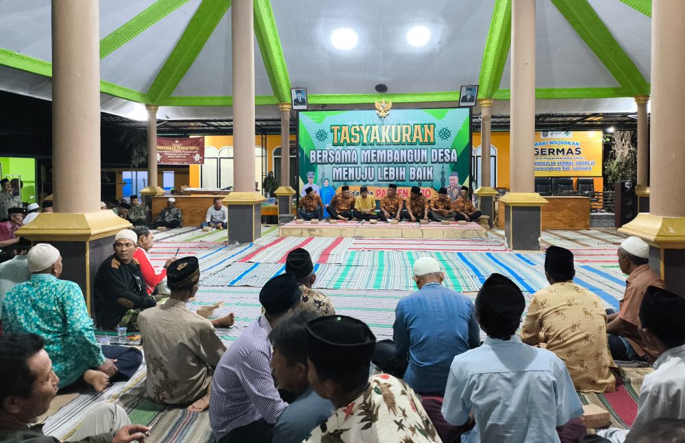 Suasaba silaturahmi antara pemerintah desa, tokoh agama, dan masyarakat Sabtu (29/06/24) malam, di Pendopo Balai Desa Sidorejo. (doc KIM sibejo)
