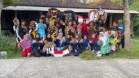 Mahasiswa KKN UIN Walisongo Semarang saat mengunjungi pelatihan tradisi Barongan yang diadakan di Desa Kumpulrejo pada minggu (21/07/2024). (doc. KKN MIT Posko 136 UIN Walisongo)