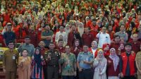 Foto bersama pejabat kampus dan pimpinan daerah terkait dalam agenda pelepasan KKN Gelombang 112 Tahun 2024 di Gedung Baruga A.P Pettarani, Kampus Unhas Tamalanrea, Makassar (2/7/2024). (doc. Unhas) Foto bersama pejabat kampus dan pimpinan daerah terkait dalam agenda pelepasan KKN Gelombang 112 Tahun 2024 di Gedung Baruga A.P Pettarani, Kampus Unhas Tamalanrea, Makassar (2/7/2024). (doc. Unhas)