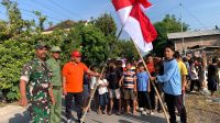Mahasiswa KKN UIN Walisongo Posko 79 saat menggelar kegiatan Senam dan Jalan Sehat berhadiah di Desa Ngampel Kulon, Sabtu (13/7/2024) pagi. (doc. KKN UIN Walisongo Posko 79)