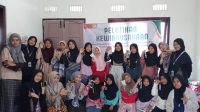 Foto Bersama Mahasiswa KKN Posko 10 dan Peserta Pelatihan Kewirausahaan. (doc. KKN Posko 10 UIN Walisongo)