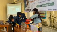 Workshop pembuatan ecoenzyme di Desa Kedungudi. (doc. KKN-BBK 4 Unair Desa Kedungudi) Workshop pembuatan ecoenzyme di Desa Kedungudi. (doc. KKN-BBK 4 Unair Desa Kedungudi)