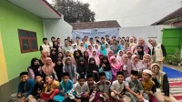 Foto bersama mahasiswa KKN 41 UINSA dengan para siswa Madrasah Diniyah Cukurgondang. (doc. KKN 41 UINSA) Foto bersama mahasiswa KKN 41 UINSA dengan para siswa Madrasah Diniyah Cukurgondang. (doc. KKN 41 UINSA)