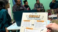 Edukasi label pangan kepada UMKM Desa Surojoyo. (doc. Pribadi) Edukasi label pangan kepada UMKM Desa Surojoyo. (doc. Pribadi)