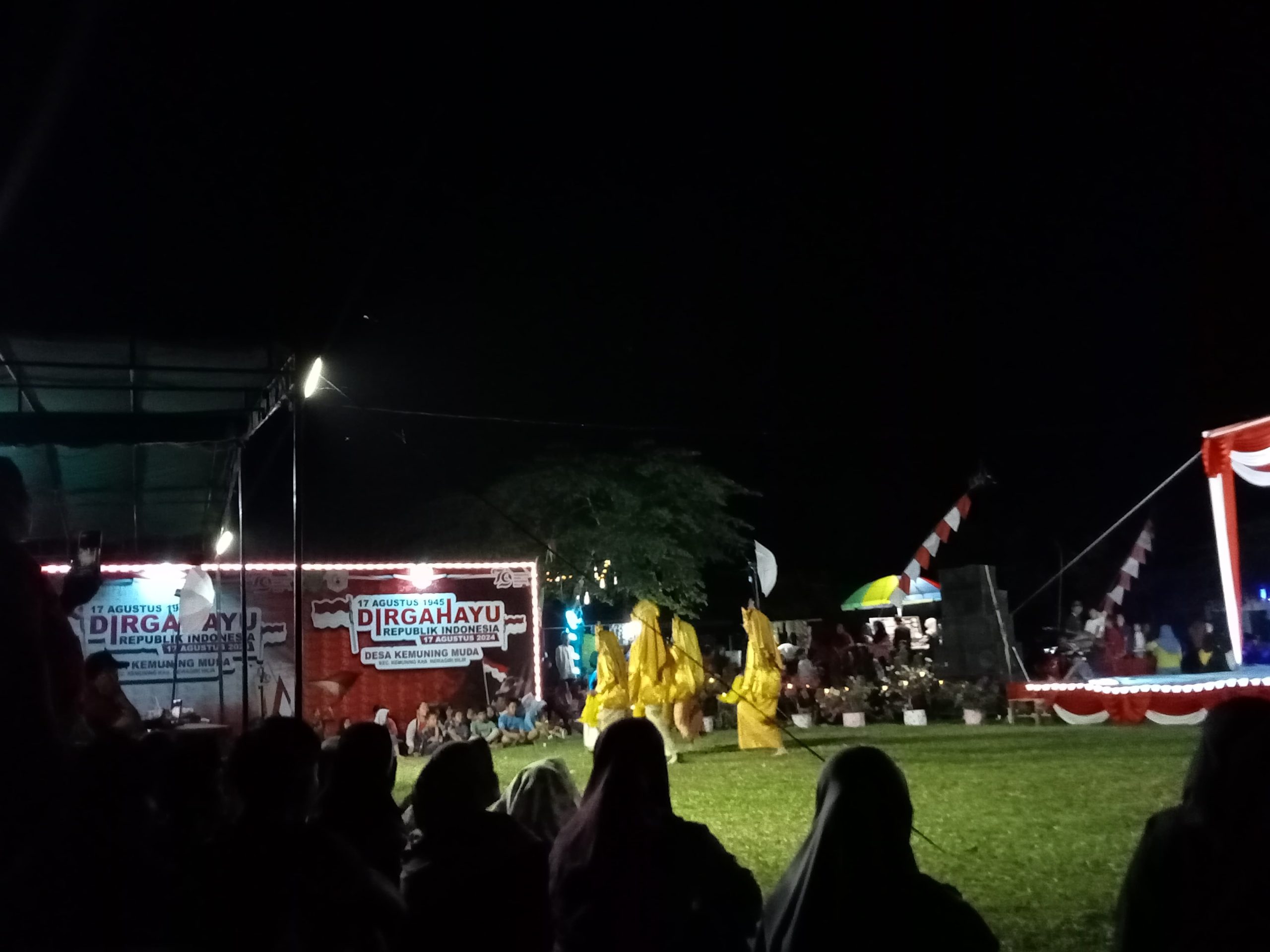 Foto Penampilan salah satu Peserta Pentas Seni membawakan Tari Lancang Kuning. (doc. Kukerta UNRI)