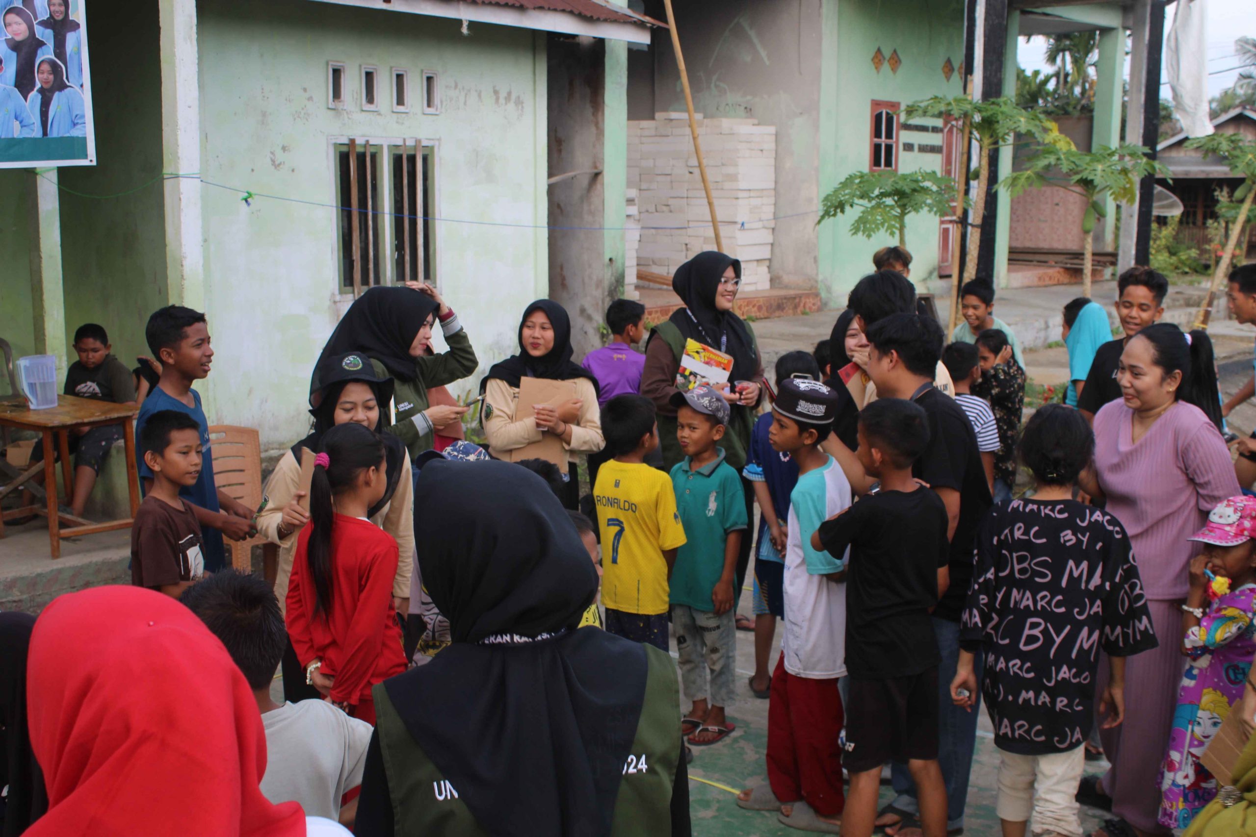Suasana meriah saat lomba. (doc. KKN UNRI)