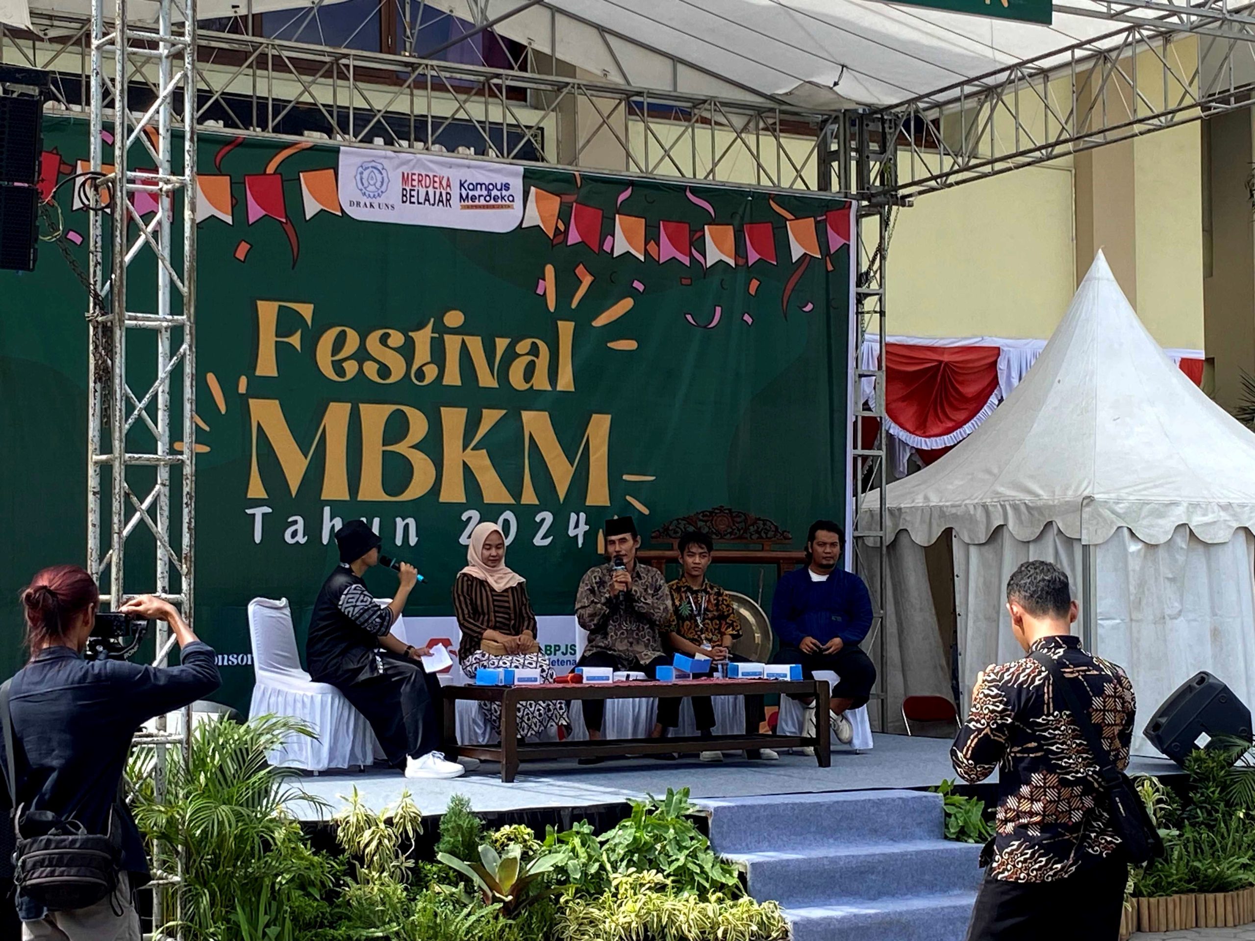 Kepala Desa Kalirancang turut serta dalam Talkshow Festival MBKM UNS. (doc. Tim PPK Ormawa PGSD Kebumen)