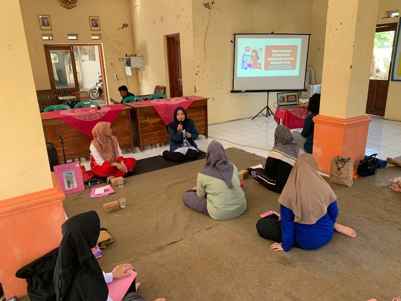 Mahasiswa KKN Tim II Undip 2023/2024, Harmita Briliana, Lakukan Edukasi Pemanfaatan Buah Mangga Sebagai Produk Pencegahan Stunting. (doc. KKN Tim II UNDIP)