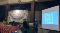 Mahasiswa KKN UNDIP saat memberikan pelatihan perhitungan Pajak Penghasilan (PPh) bagi pelaku UMKM. (doc. Pribadi)