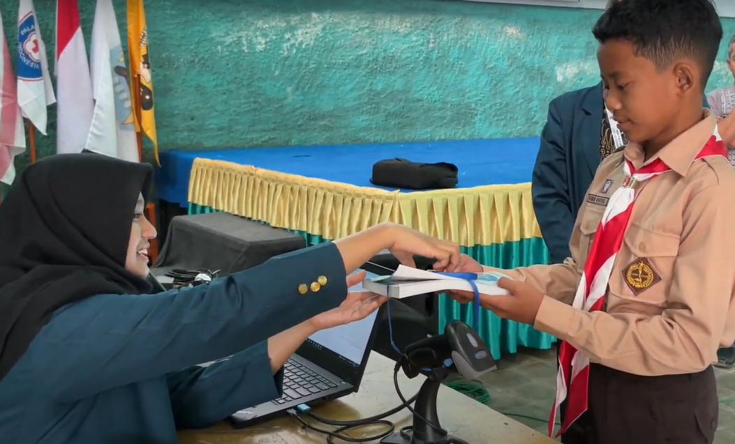 Pelaksanaan praktik peminjaman dan pengembalian koleksi. (doc. Pribadi)