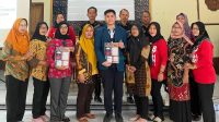 Sesi foto bersama mahasiswa KKN UNDIP setelah memberikan pelatihan yang bertajuk "Mekanisme Pengajuan Gugatan Perkara Perdata". (doc. Pribadi)