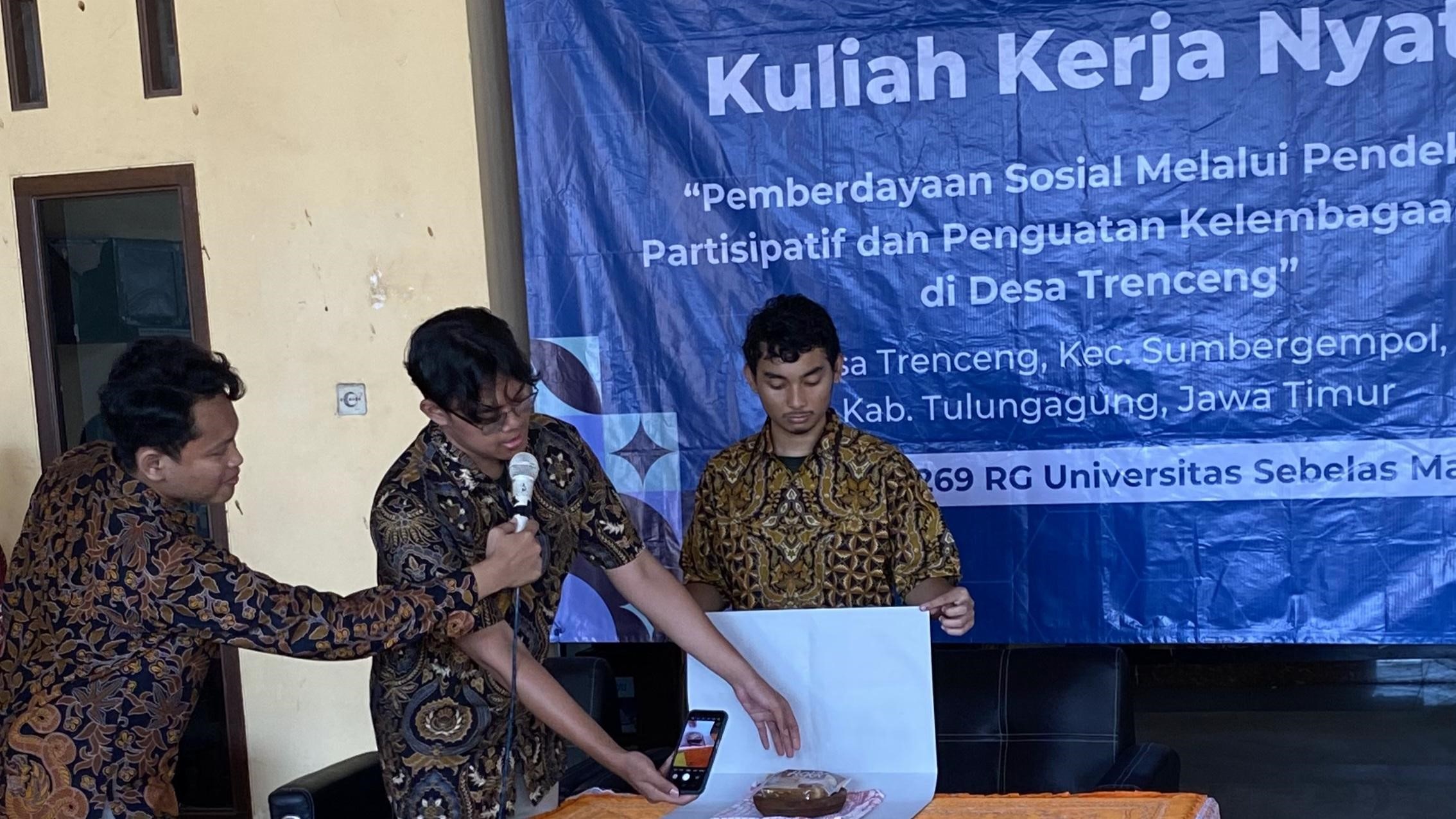 Sesi pelatihan foto produk UMKM. (doc. KKN 269 UNS)