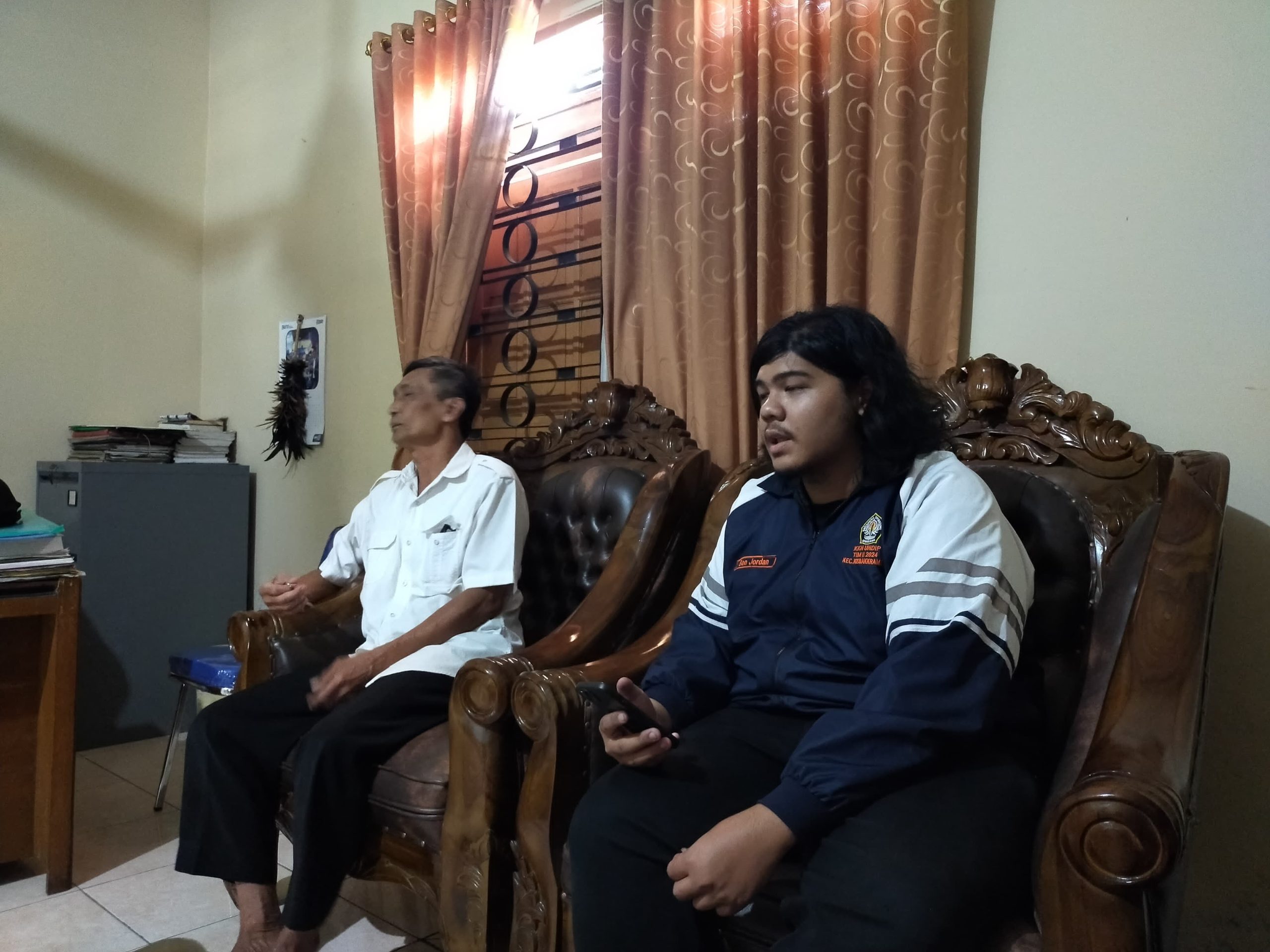 Wawancara dengan Kepala Desa (Kiri) dan Kepala RW 3 Desa Kebak (Kanan). (doc. Pribadi)