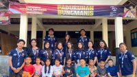 Foto bersama Mahasiswa KKN PPM UMBY Kelompok 72 dan anak-anak Dusun Bungmanis setelah melakukan penyuluhan PHBS, Sabtu (03/08/2024). (doc. KKN PPM UMBY Kelompok 72) Foto bersama Mahasiswa KKN PPM UMBY Kelompok 72 dan anak-anak Dusun Bungmanis setelah melakukan penyuluhan PHBS, Sabtu (03/08/2024). (doc. KKN PPM UMBY Kelompok 72)