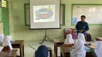 Pemaparan materi pengenalan dunia perkapalan ke anak anak kelas 5 MI Ma'arif Terpadu di Desa Rowosari. (doc. Pribadi)