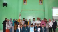 Sesi foto bersama mahasiswa KKN UNDIP dengan para peserta setelah menggelar program Digitalisasi UMKM di Desa Mlopoharjo pada (31/7/2024. (doc. Pribadi) Sesi foto bersama mahasiswa KKN UNDIP dengan para peserta setelah menggelar program Digitalisasi UMKM di Desa Mlopoharjo pada (31/7/2024. (doc. Pribadi)