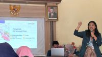 Mahasiswa KKN UNDIP saat memaparkan materi. (doc. Pribadi)