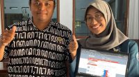 Penyerahan Informasi Piramida Penduduk di Website Desa kepada Bapak Dian Paturoma selaku Perangkat Desa pada Rabu (14/8/2024). (doc. Pribadi) Penyerahan Informasi Piramida Penduduk di Website Desa kepada Bapak Dian Paturoma selaku Perangkat Desa pada Rabu (14/8/2024). (doc. Pribadi)