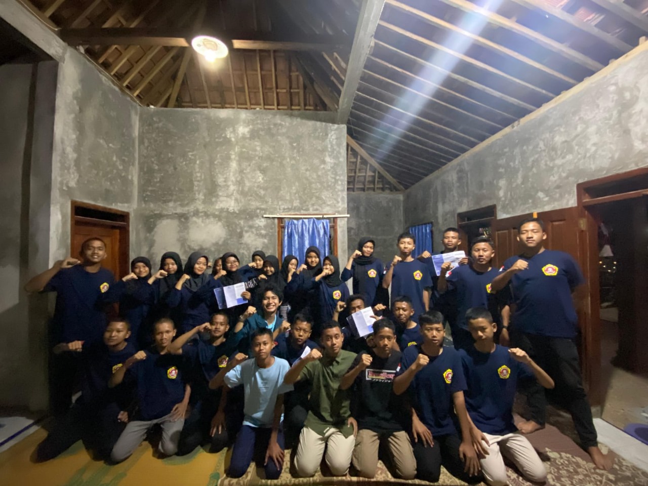 Dokumentasi bersama Karang Taruna Dusun Ngledok. (doc. Pribadi)