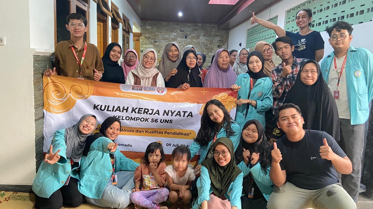 Bio Cycle Pot: Foto bersama Ibu-ibu PKK Perumahan Bolon Perak. (doc. KKN 56 UNS)