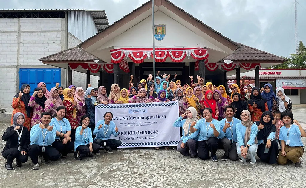 Foto kegiatan bersama PKK Desa Ujungmanik. (doc. KKN UNS)