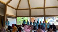 Foto pelaksanaan kegiatan edukasi digitalisasi e-commerce. (doc. KKN UNS)