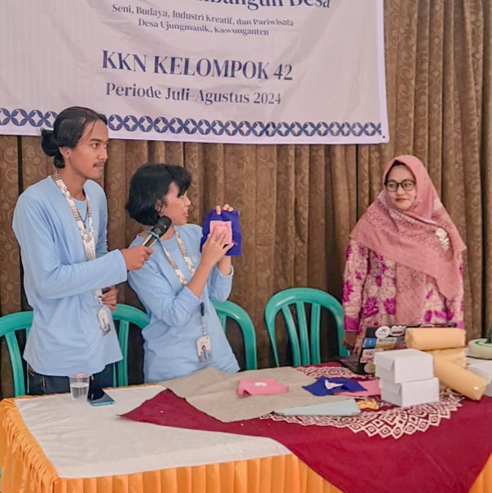 Praktik Pelatihan Sashiko Mending oleh PKK Desa Ujungmanik. (doc. KKN UNS)