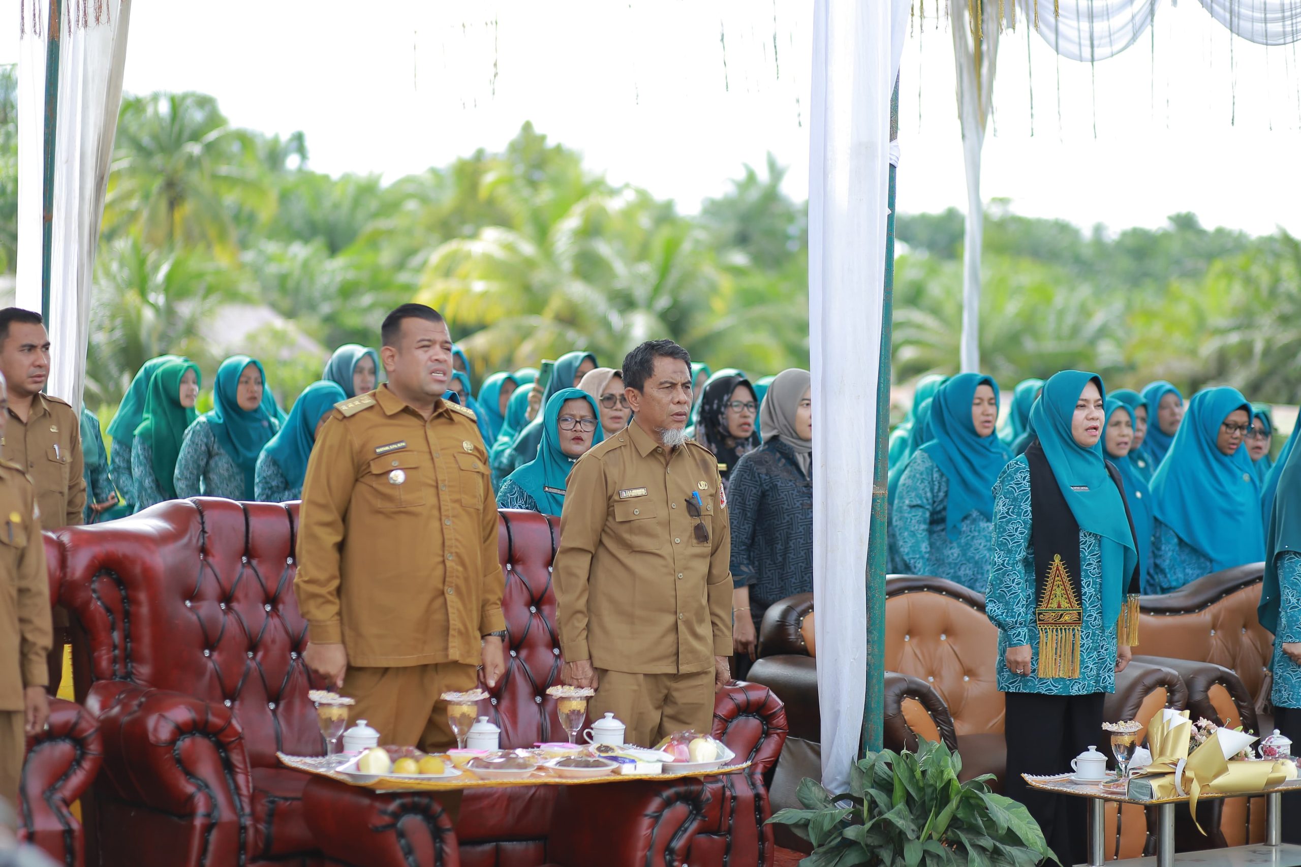 Pj Bupati Nagan Raya, diwakili Sekda Ardimartha, menghadiri acara Pembinaan dan Monitoring Gampong Mawaddah Warahmah, berlangsung di Gampong Sumber Daya, Kec. Tadu Raya, Selasa (15/10/2024). (doc. MC Kab Nagan Raya)