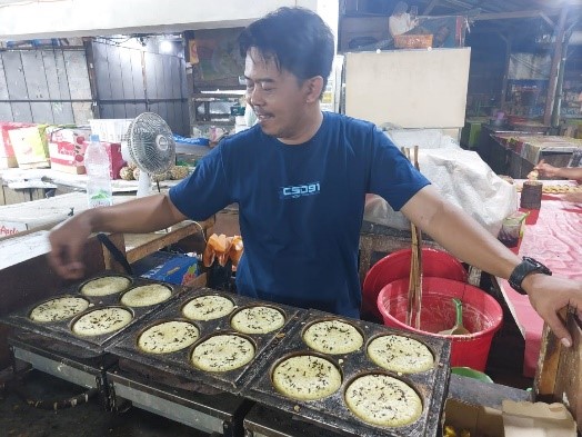 Proses pembuatan Terang Bulan Mini. (doc. pribadi)