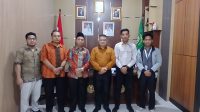 Dokumentasi bersama setelah audiensi Onschool Indonesia dengan Dinas Kesehatan Provinsi Bengkulu untuk membahas peran anak muda dalam penanggulangan Tuberkulosis (TBC) di wilayah Bengkulu. (doc. Onschool Indonesia) Dokumentasi bersama setelah audiensi Onschool Indonesia dengan Dinas Kesehatan Provinsi Bengkulu untuk membahas peran anak muda dalam penanggulangan Tuberkulosis (TBC) di wilayah Bengkulu. (doc. Onschool Indonesia)