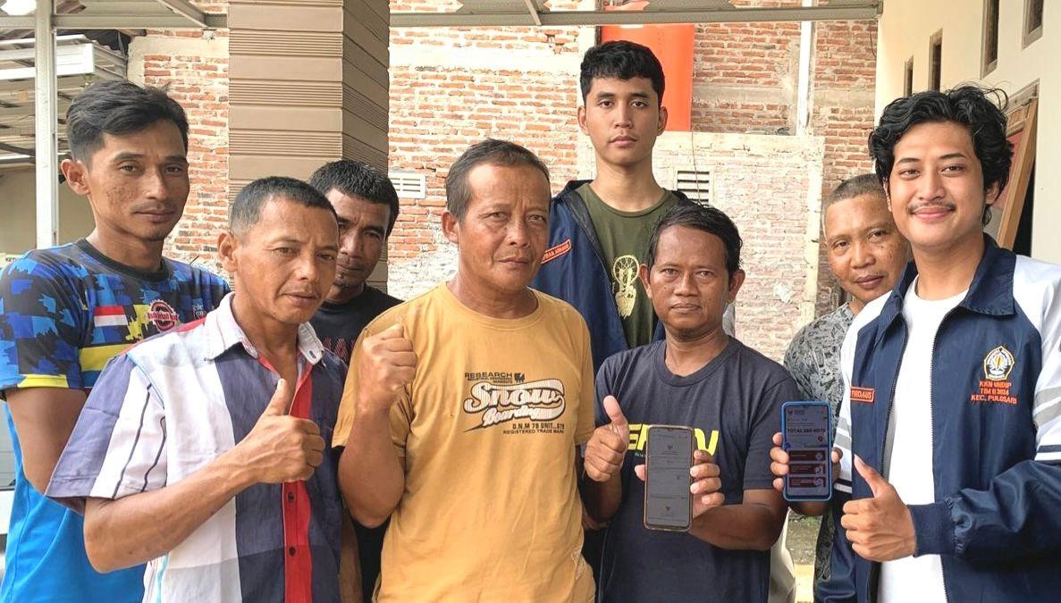 Kegiatan pemaparan berupa edukasi serta pendampingan pembuatan akun. (doc. Pribadi)