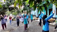 Senam sehat bersama warga Desa Sumberahayu dilaksanakan pada hari Minggu (27/10/2024) oleh Mahasiswa KKN Reguler ke-83 UIN Walisongo Posko 26. (doc. KKN Posko 26 UIN Walisongo)