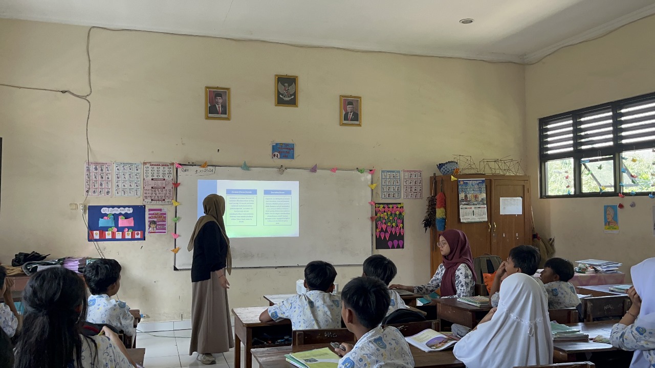 Sosialisasi Gerakan Literasi Sekolah (GLS) di SDN Kendalrejo. (doc. Kampus Mengajar 8) Sosialisasi Gerakan Literasi Sekolah (GLS) di SDN Kendalrejo. (doc. Kampus Mengajar 8)