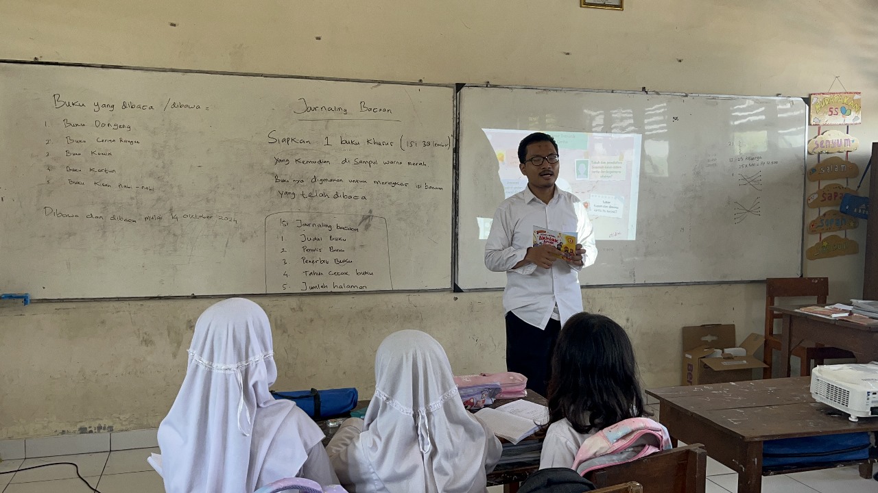 Sosialisasi Gerakan Literasi Sekolah (GLS) di SDN Kendalrejo. (doc. Kampus Mengajar 8) Sosialisasi Gerakan Literasi Sekolah (GLS) di SDN Kendalrejo. (doc. Kampus Mengajar 8)
