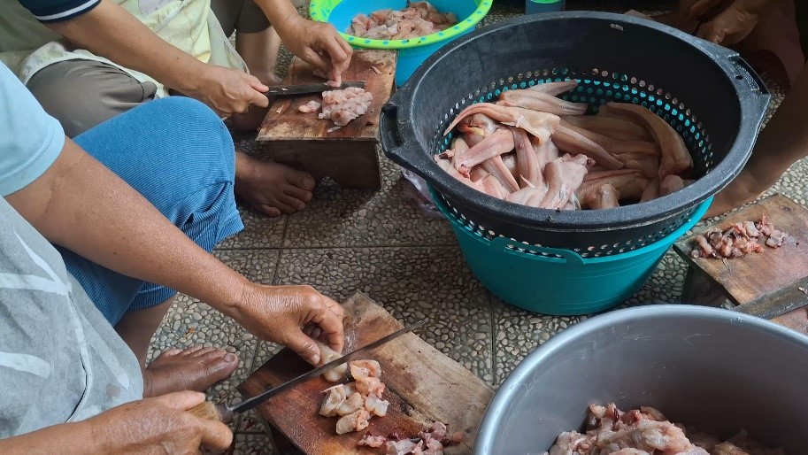 Gambar proses produksi Keripik Lele Ibu Wien/penulis