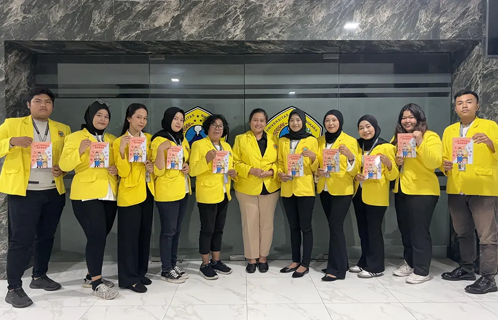 KKN 025 Abhaya Citta Universtas Bhayangkara Surabaya menciptakan komik yang berjudul “Stop Pergaulan Bebas Ayo Bergaul Cerdas”. (doc. KKN 025 Abhaya Citta Universitas Bhayangkara Surabaya)