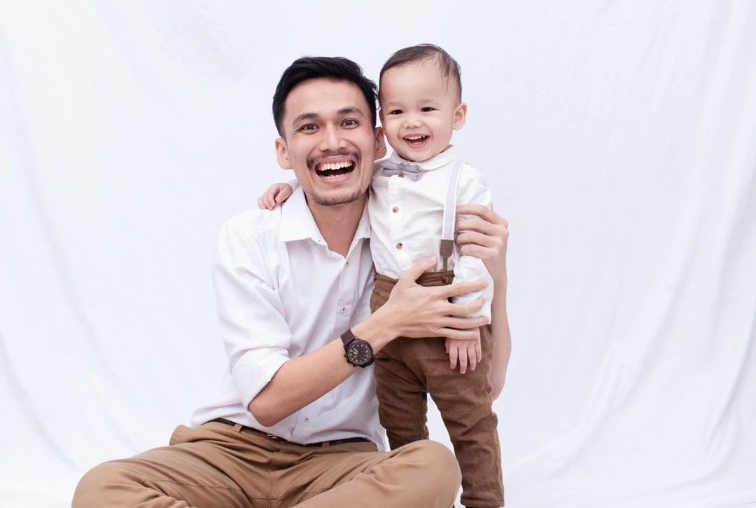 Potret Kenneth “Kenkulus” bersama ayahnya (Instagram @kev_immanuel)
