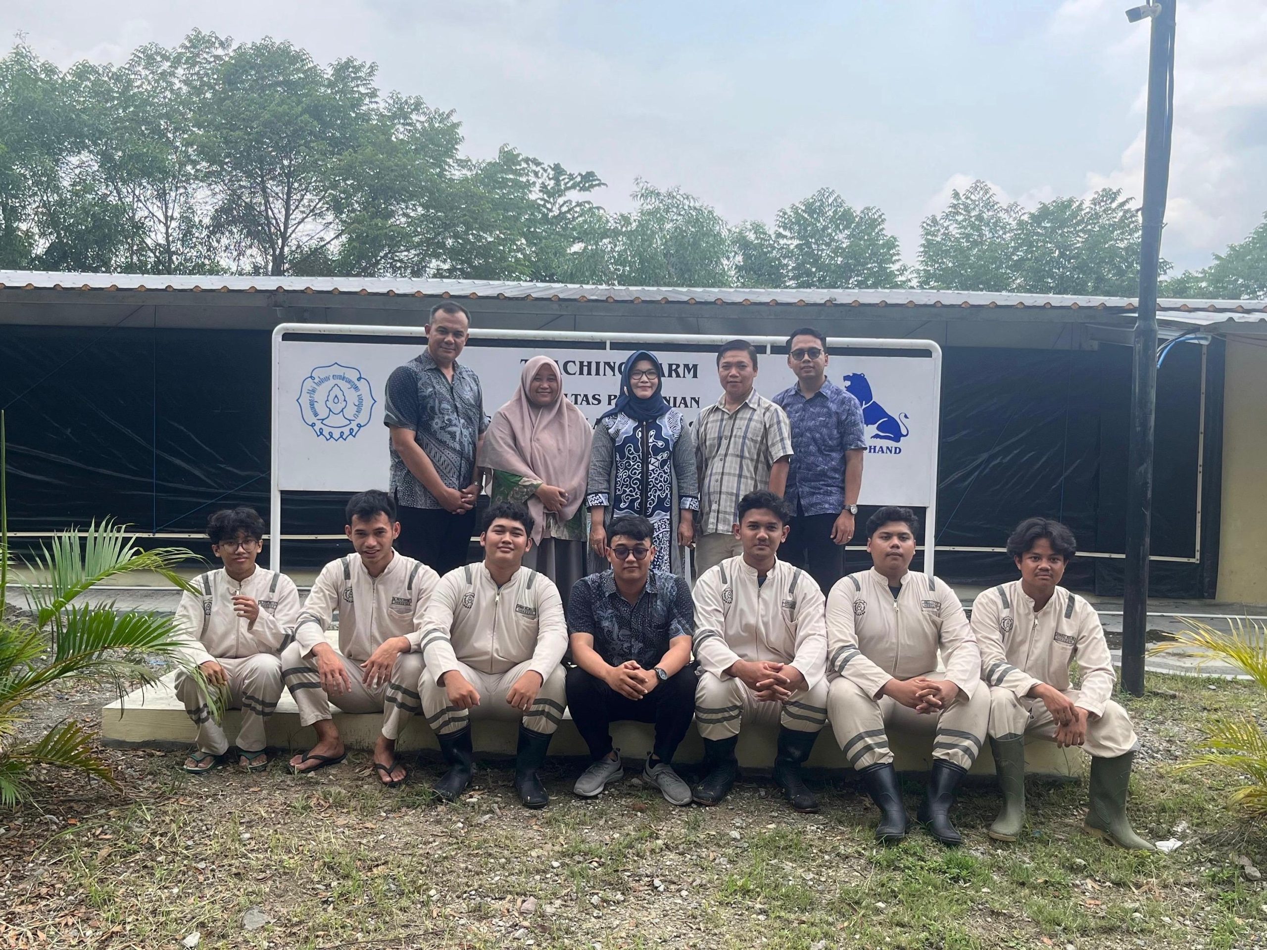 Dokumentasi bersama. (doc. MBKM UNS) Dokumentasi bersama. (doc. MBKM UNS)