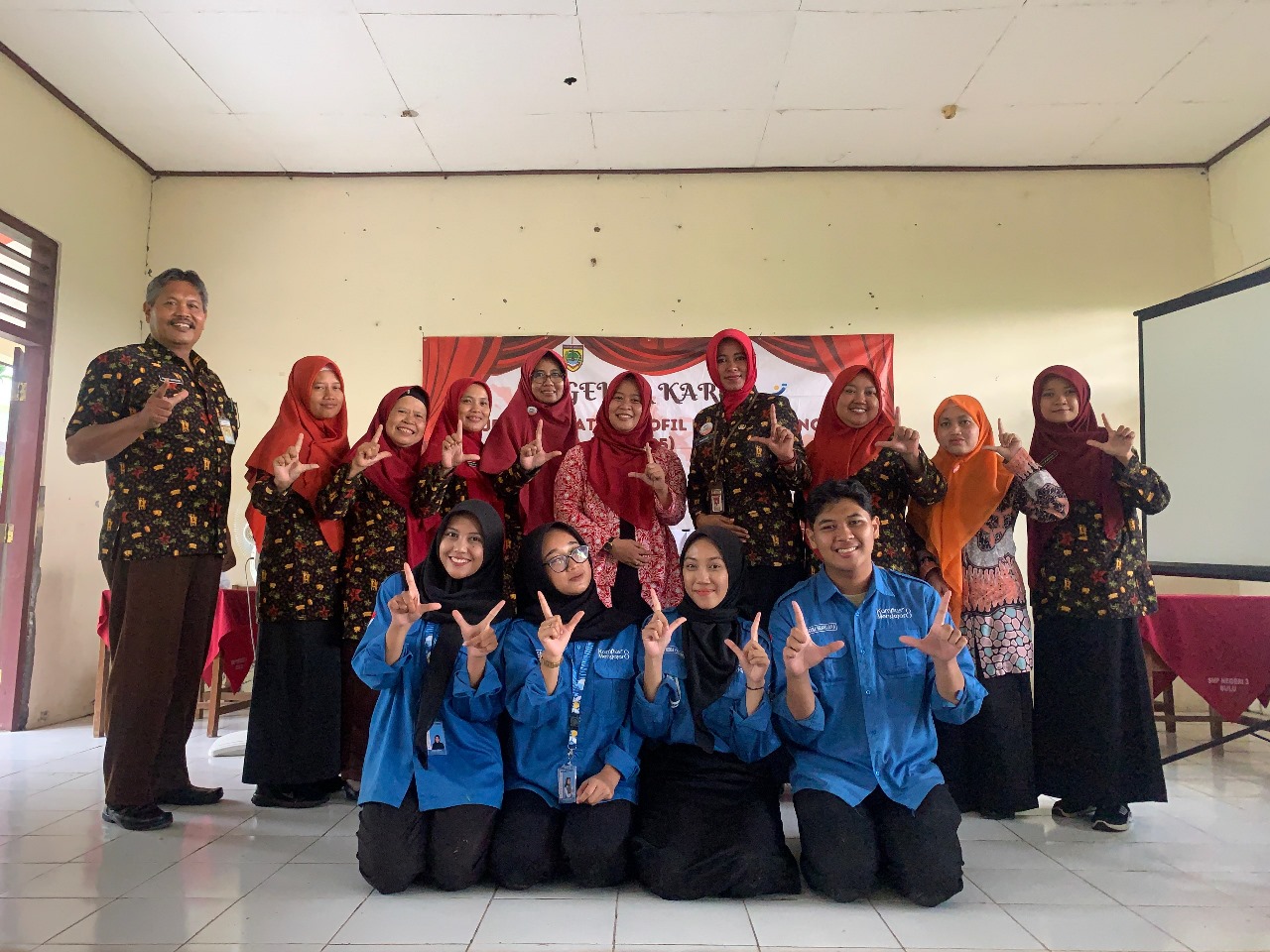 Dokumentasi bersama. (doc. KM 8 SMP Negeri 3 Bulu)