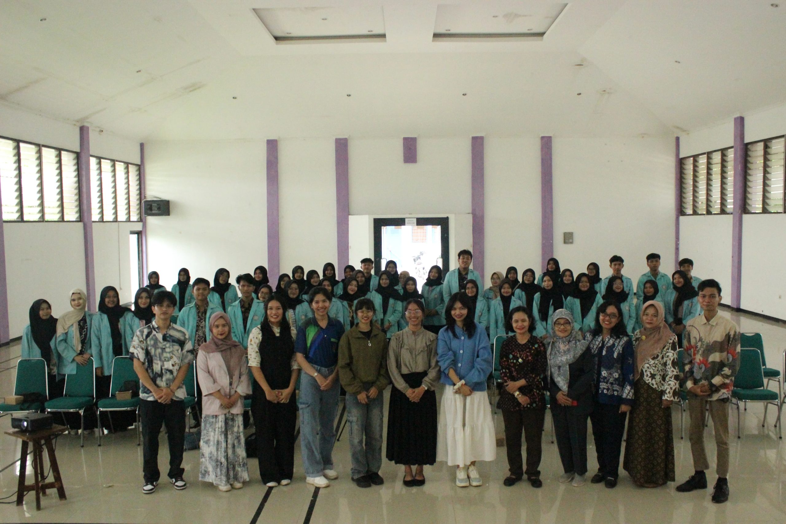 Kegiatan academic sharing antara PGSD Kampus Kebumen FKIP UNS dan Thepsatri Rajabhat University. (doc.ist)