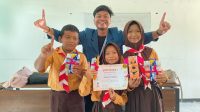 Awarding karya terbaik dari kegiatan Tabungan Kelas Ceria. (doc. pribadi)