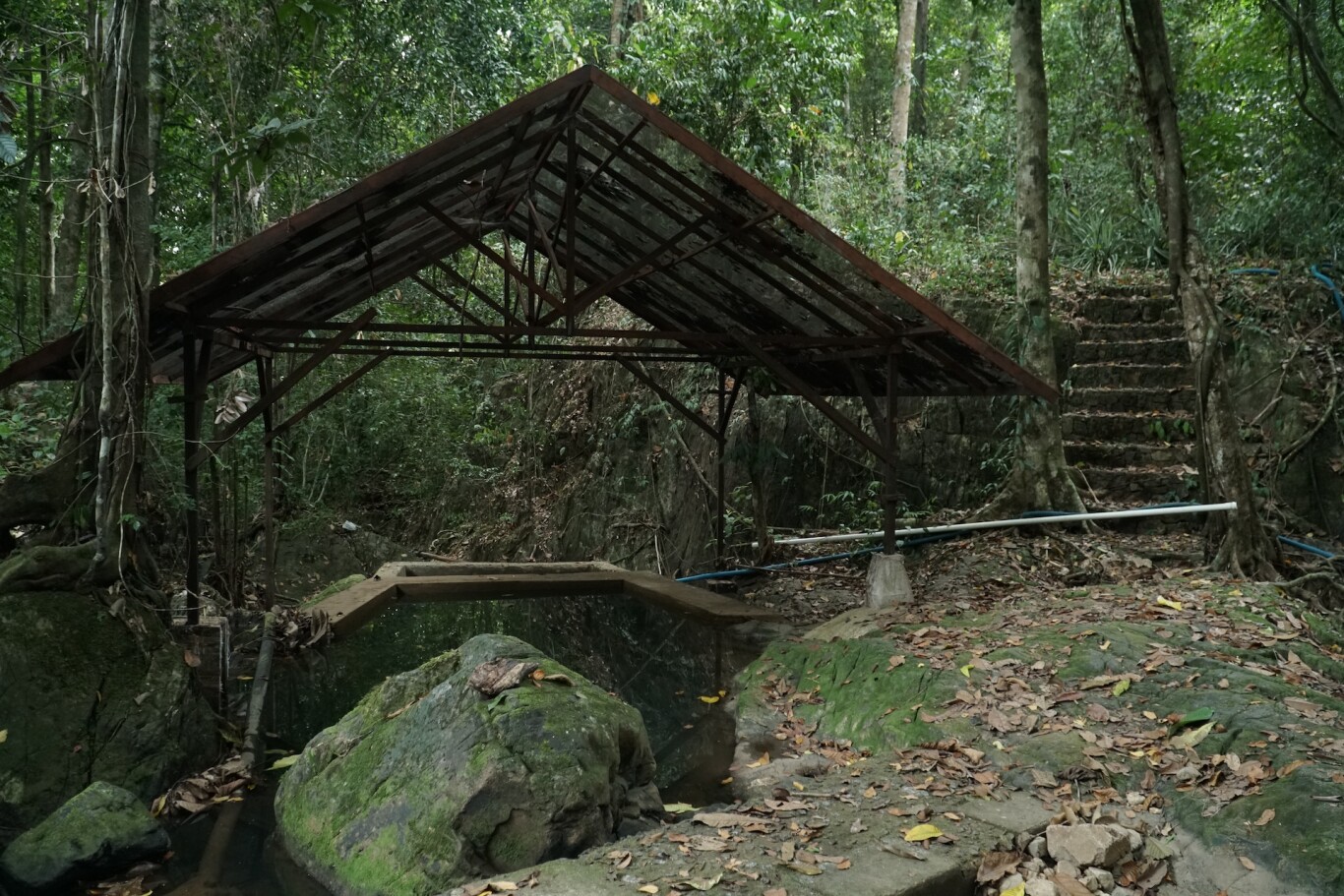 Sumber mata air yang berada dalam kawasan Gua Maria yang dijaga oleh masyarakat desa. (doc. kanaldesa)