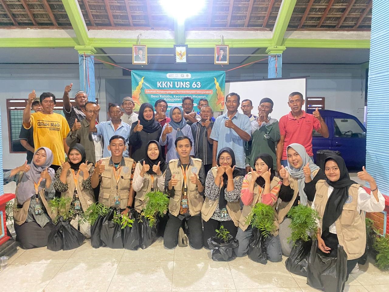 Dokumentasi Kelompok KKN 63 UNS bersama kelompok tani Desa Kaliabu (9/2/25). (doc. KKN 63 UNS)
