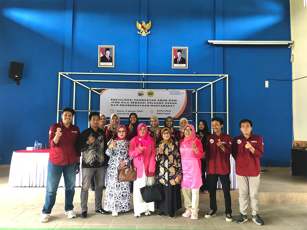 Dokumentasi bersama IKABOGA LOBAR, Ketua PKK dan Sekretaris Desa. (doc. Pribadi)