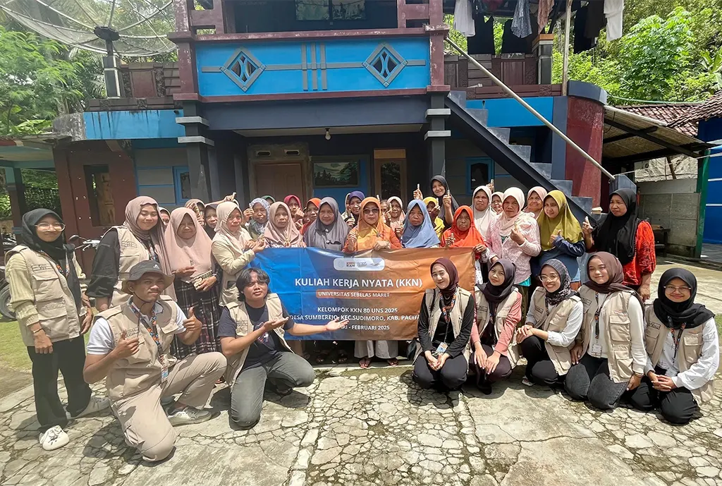 Dokumentasi bersama Ibu-ibu PKK Dusun Secang Desa Sumberejo. (doc. KKN UNS 80)