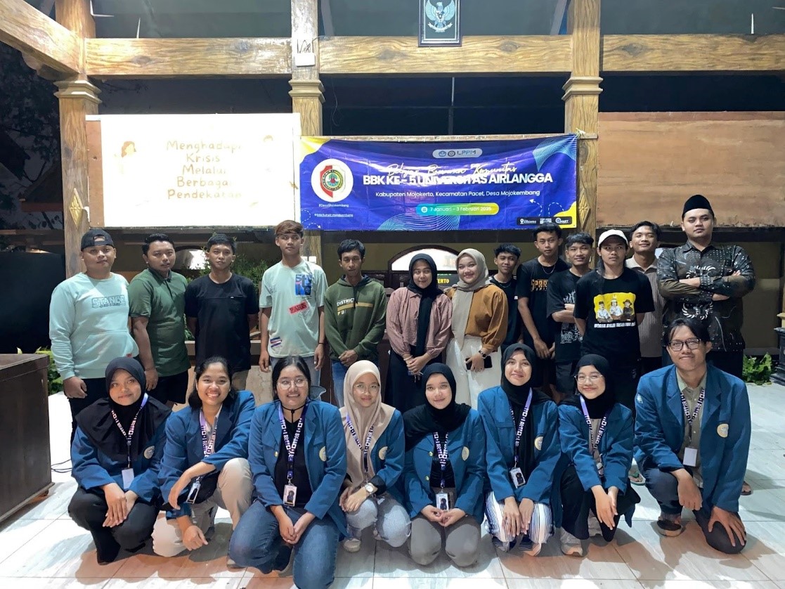 Dokumentasi bersama setelah pelaksanaan kegiatan sosialisasi bertajuk "Saling Peduli, Saling Menyembuhkan" di Desa Mojokembang, (15/1/2025). (doc. Pribadi)